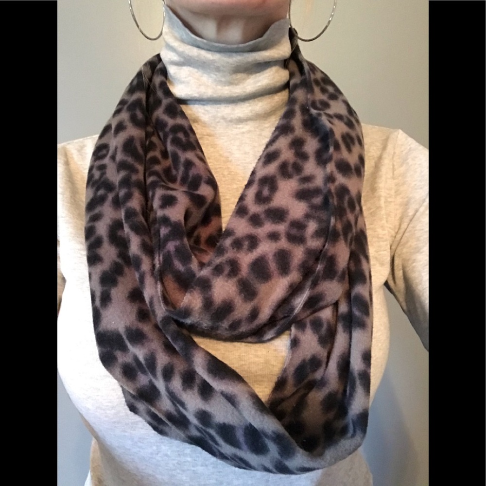 Old Navy Leopard Print Infinity Scarf